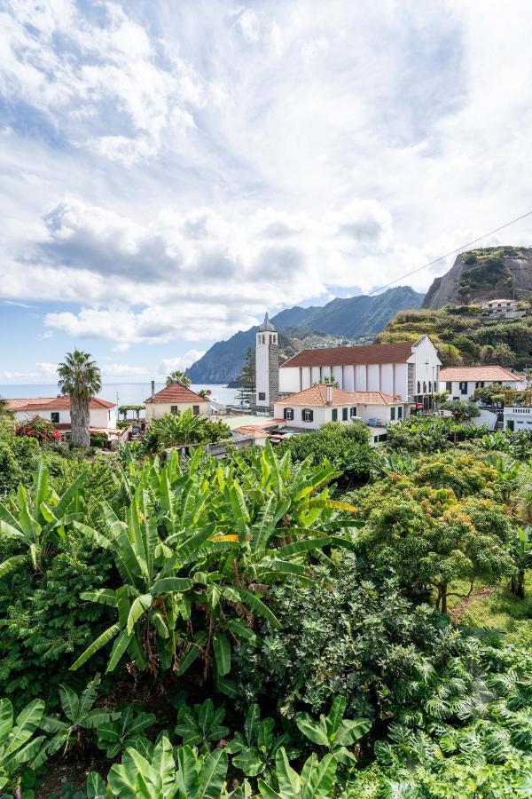 Madeira Surf Camp Hostel Porto Da Cruz Exterior photo